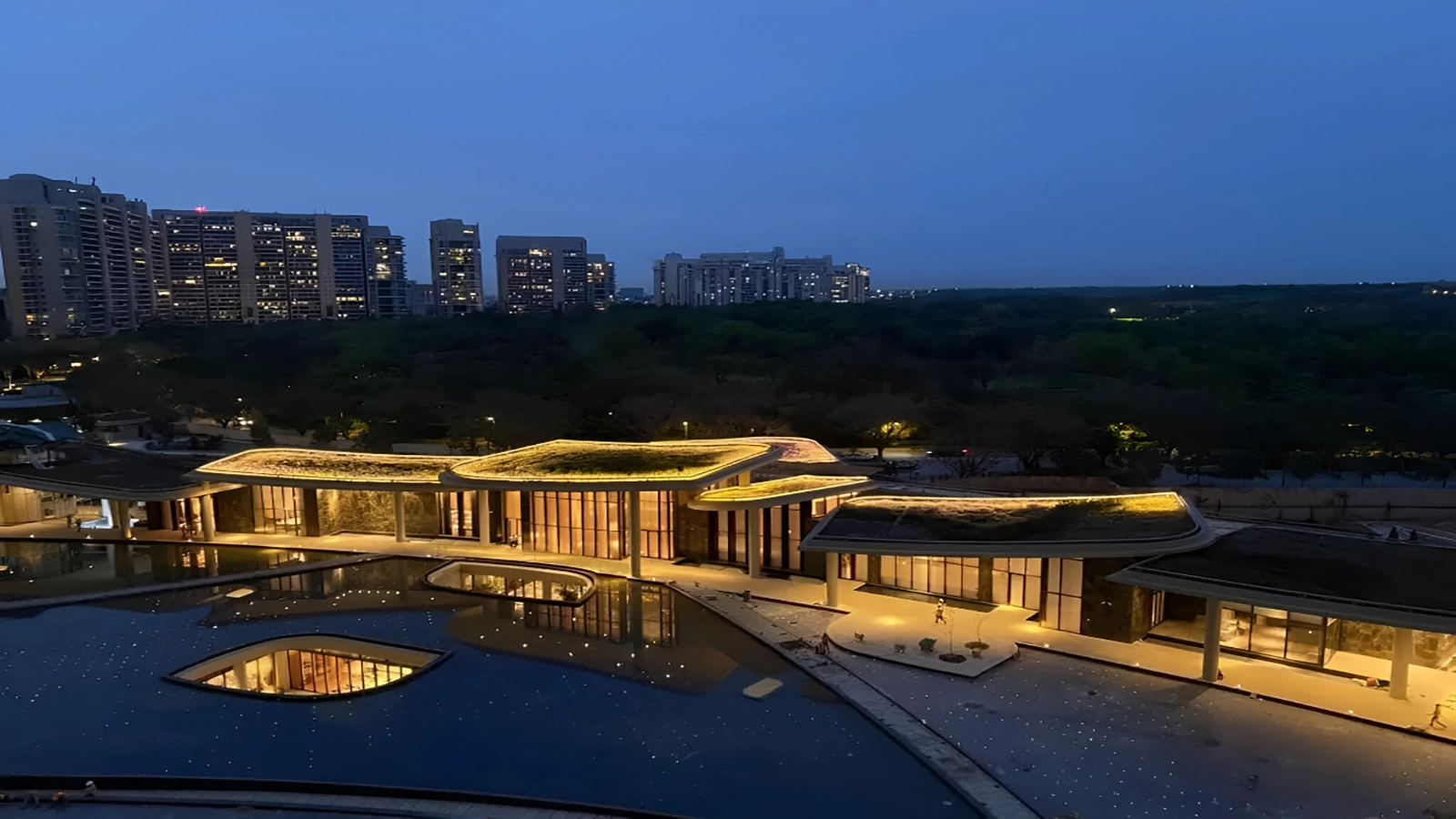 DLF The Camellias Apartments in sector 42  Gurgaon Dining area